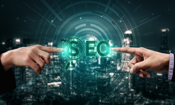 Recrutement d’un expert SEO ou externalisation, quelle solution choisir ?