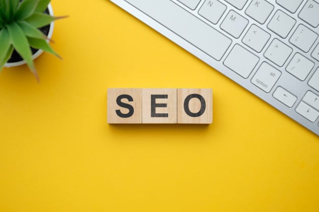 Gagner en visibilité sur le web à moindre coût grâce au SEO